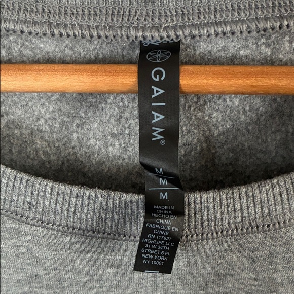 GAIAM Women's Heather Gray Crew Neck Sweater Sz Medium - Picture 3 of 7